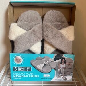 Memory Foam Women’s Massaging Slippers Gray and Cream Size Small (6-8) NEW